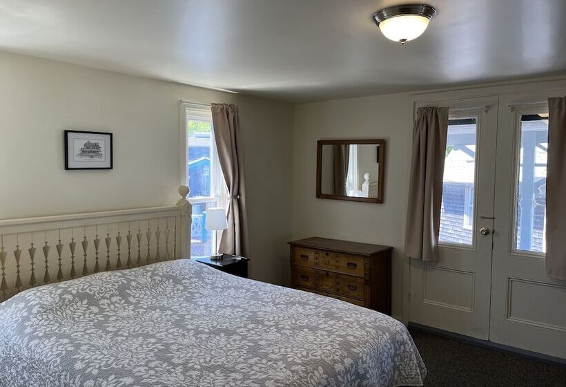 客栈 The Attleboro House