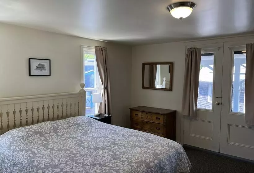 Hostelli The Attleboro House