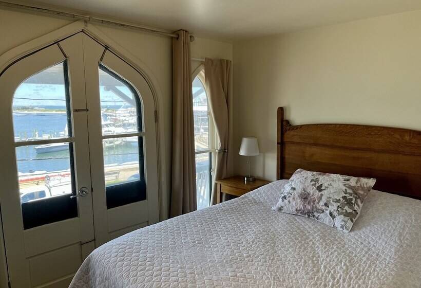 客栈 The Attleboro House