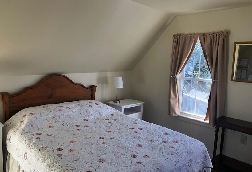 客栈 The Attleboro House