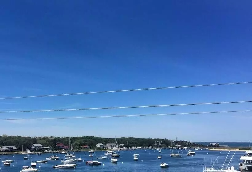 Hostelli The Attleboro House