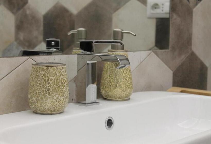 پانسیون Nannarè Guest House