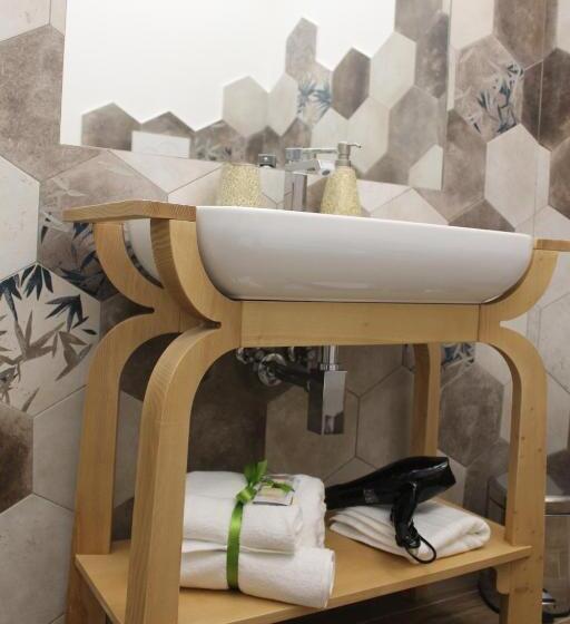 پانسیون Nannarè Guest House