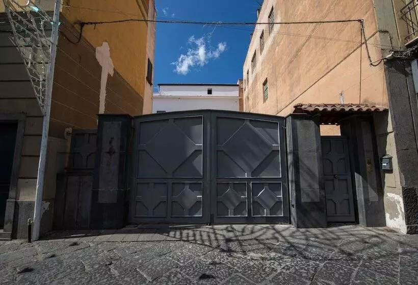 Aamiaismajoitus (B&B) Palazzo Caracciolo Del Sole