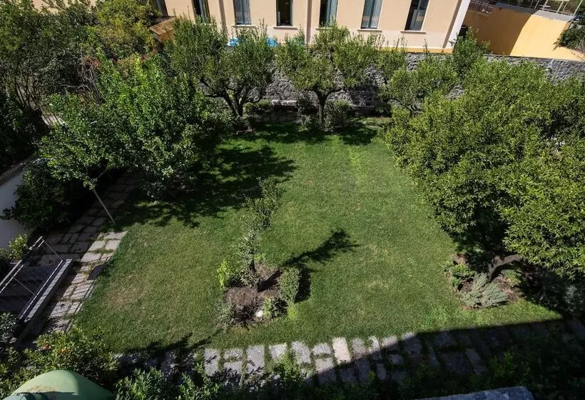 Aamiaismajoitus (B&B) Palazzo Caracciolo Del Sole