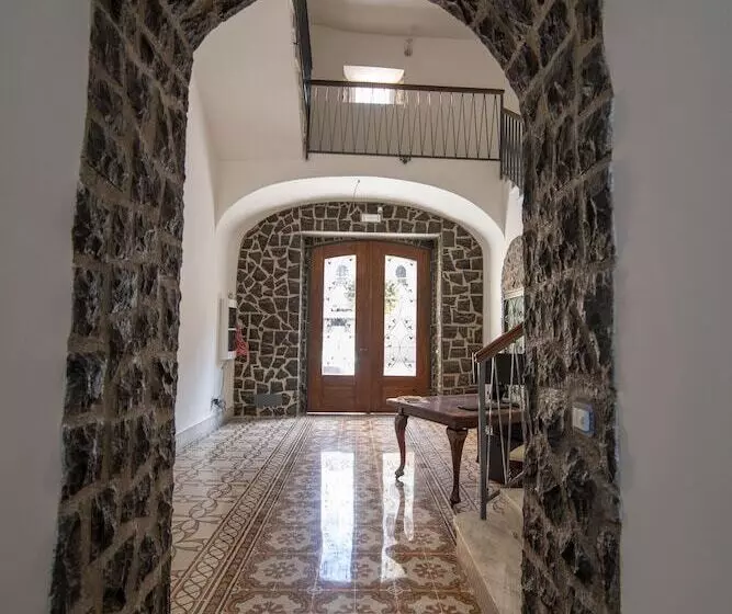 Aamiaismajoitus (B&B) Palazzo Caracciolo Del Sole