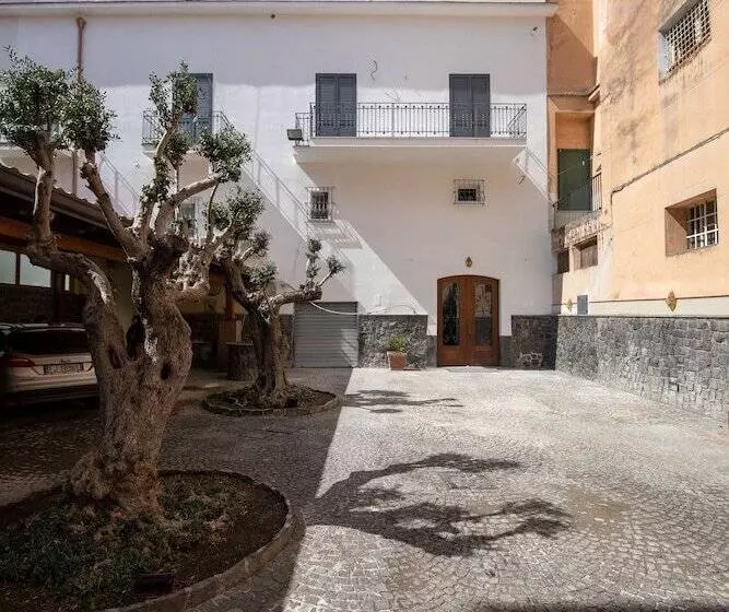 Aamiaismajoitus (B&B) Palazzo Caracciolo Del Sole