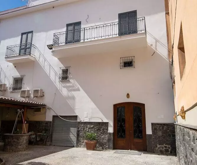 Aamiaismajoitus (B&B) Palazzo Caracciolo Del Sole