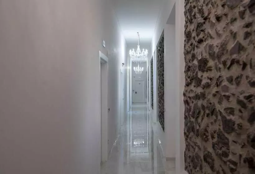 Aamiaismajoitus (B&B) Palazzo Caracciolo Del Sole