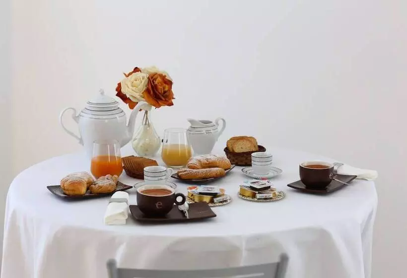 Aamiaismajoitus (B&B) Palazzo Caracciolo Del Sole