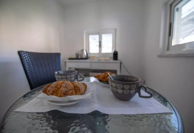 Aamiaismajoitus (B&B) Palazzo Caracciolo Del Sole