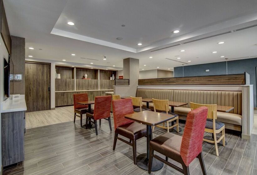 هتل Towneplace Suites By Marriott Houston Hobby Airport
