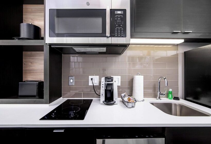 هتل Towneplace Suites By Marriott Houston Hobby Airport