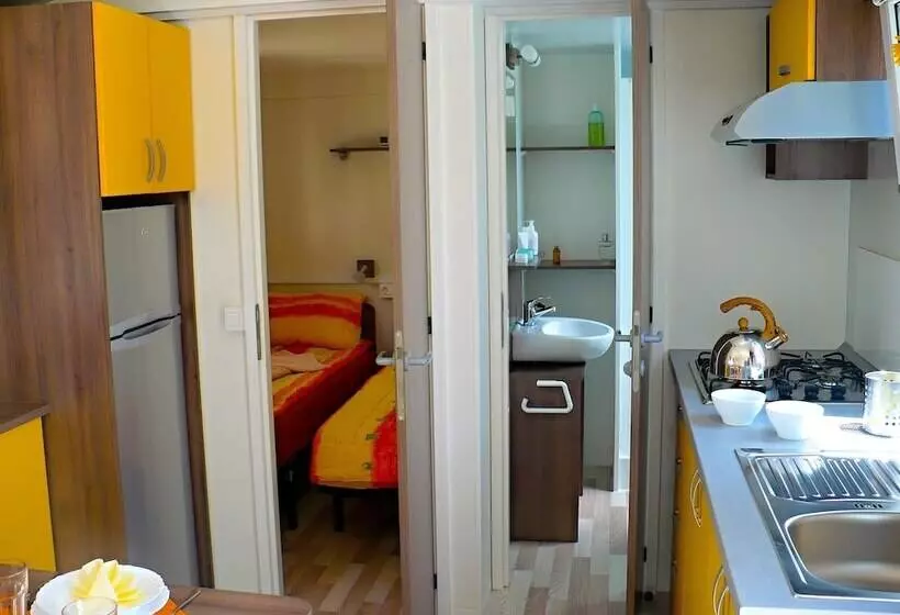 Hotelli Victoria Mobilehome In Camping Stella Del Sud
