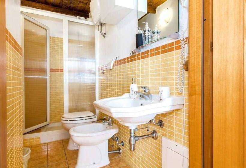 بنسيون Mare Lughente