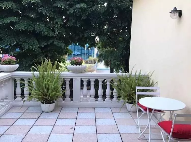 Aamiaismajoitus (B&B) Maison D  Hotes