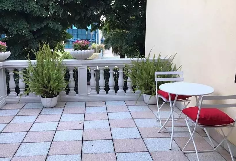 Aamiaismajoitus (B&B) Maison D  Hotes