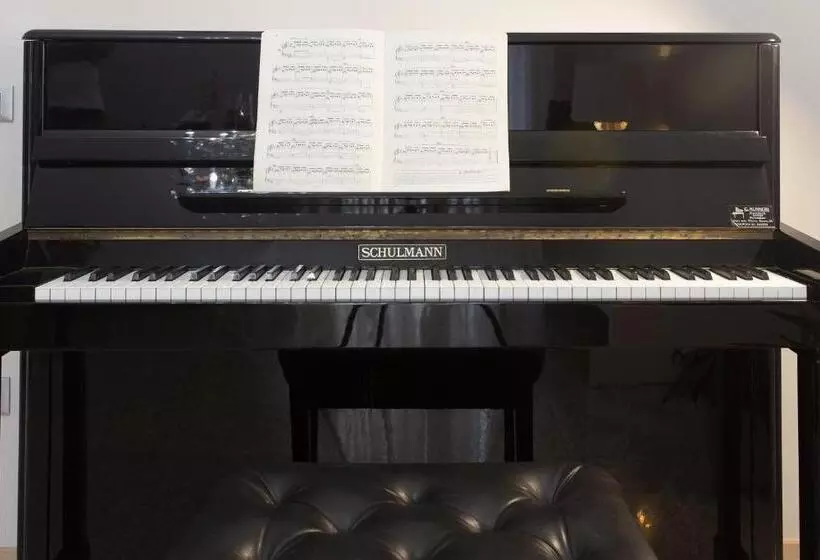 تختخواب و صبحانه Torino1.9