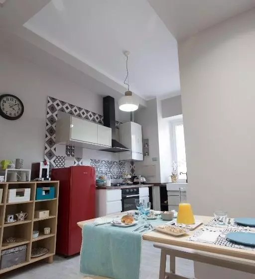 تختخواب و صبحانه Torino1.9