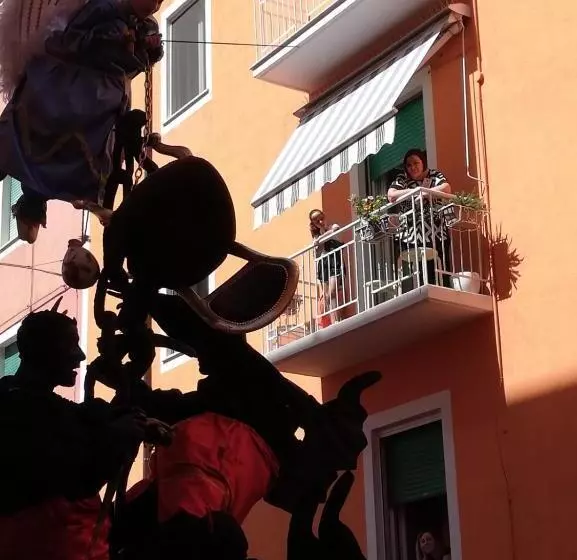 تختخواب و صبحانه Torino1.9