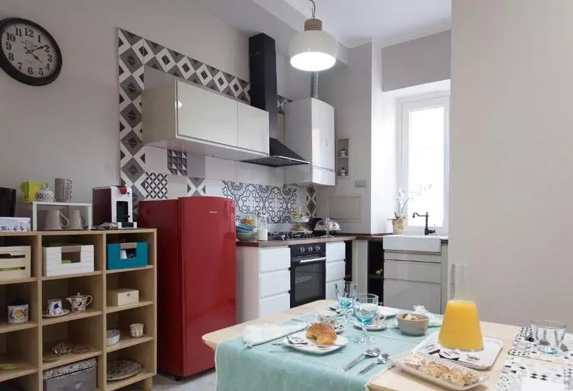 تختخواب و صبحانه Torino1.9