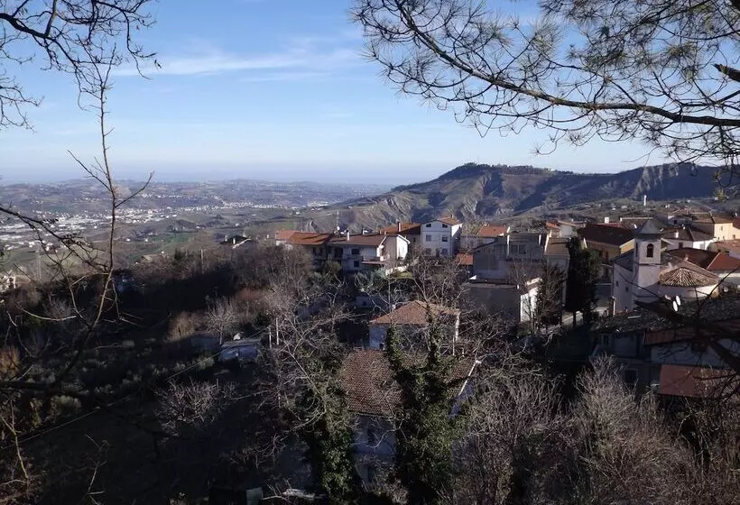 مسافرخانه Podio