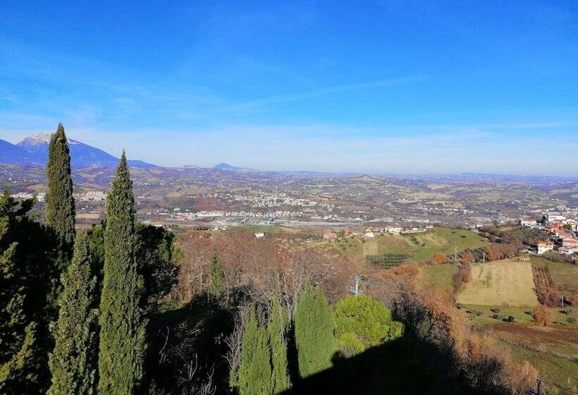 مسافرخانه Podio