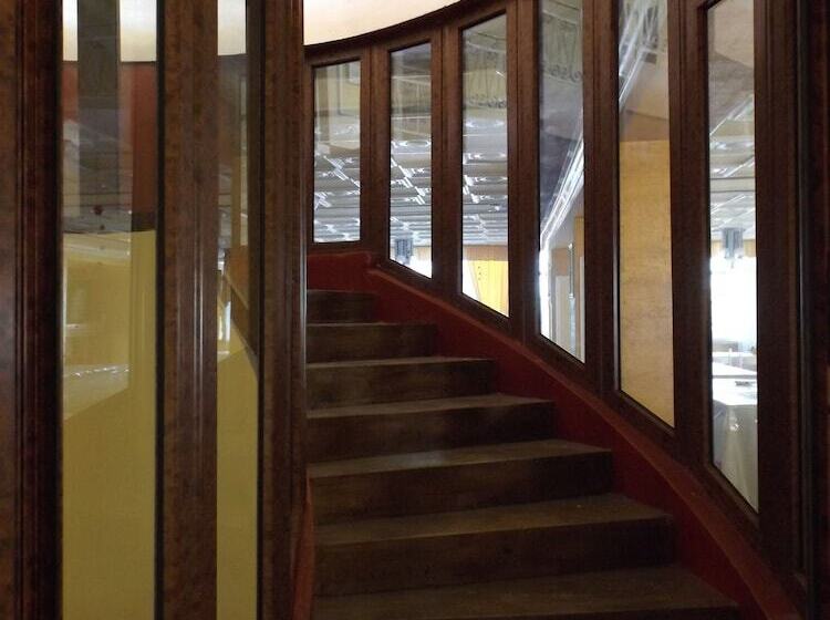 مسافرخانه Podio