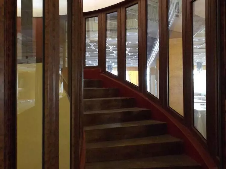 مسافرخانه Podio