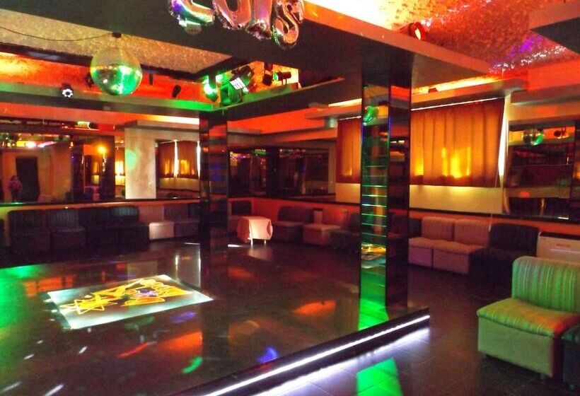 مسافرخانه Podio