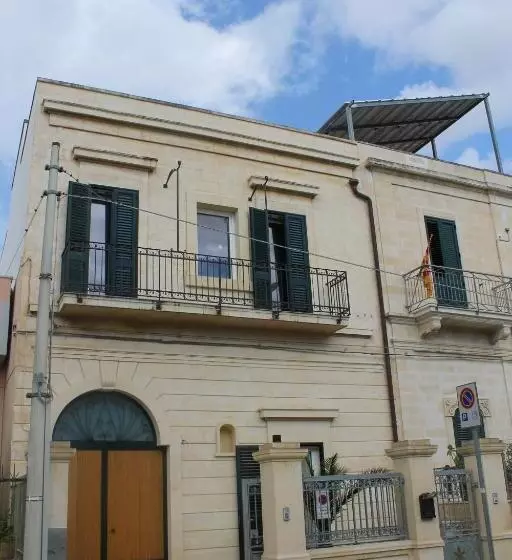 تختخواب و صبحانه Dimora Le Tre Muse Guesthouse