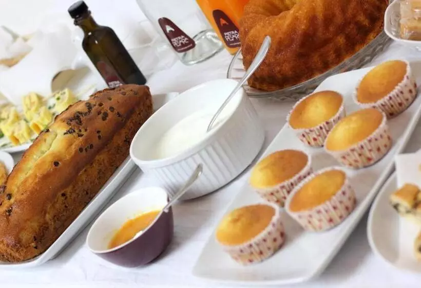 تختخواب و صبحانه Pietra Pesara