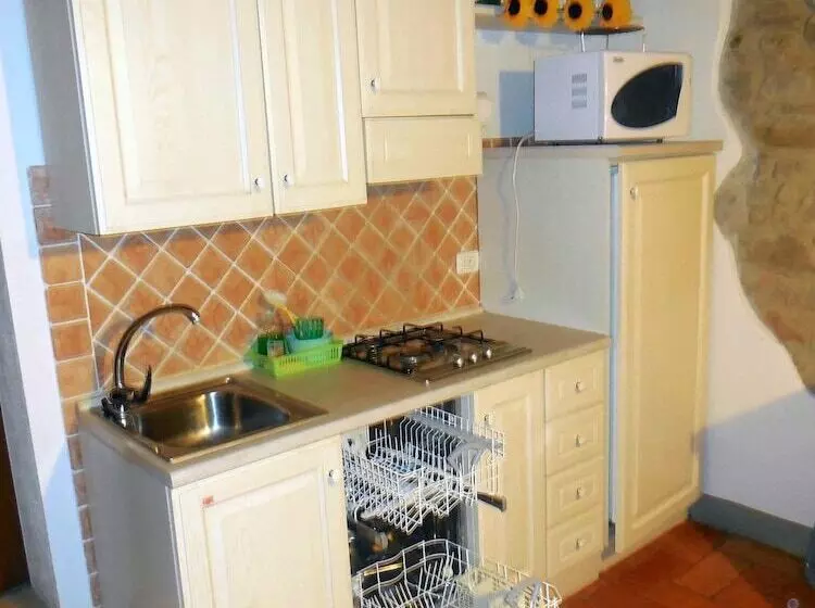 هتل روستایی Borgo Rapale