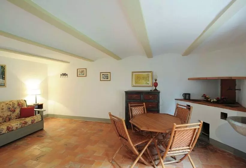 هتل روستایی Borgo Rapale