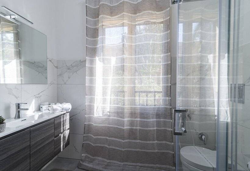 King Arthur's Houses