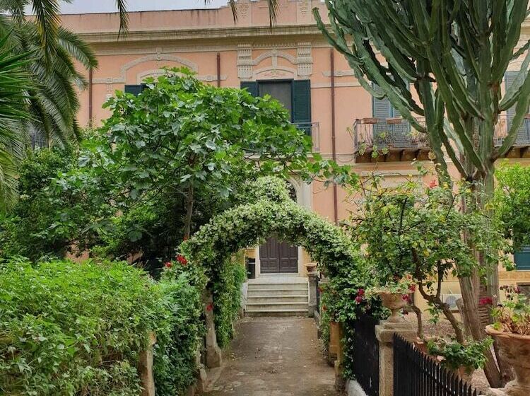 King Arthur's Houses