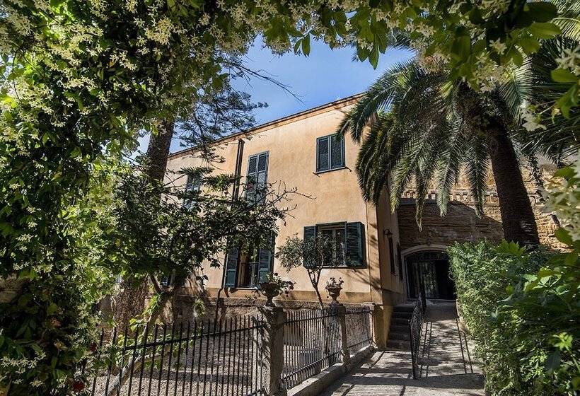 King Arthur's Houses