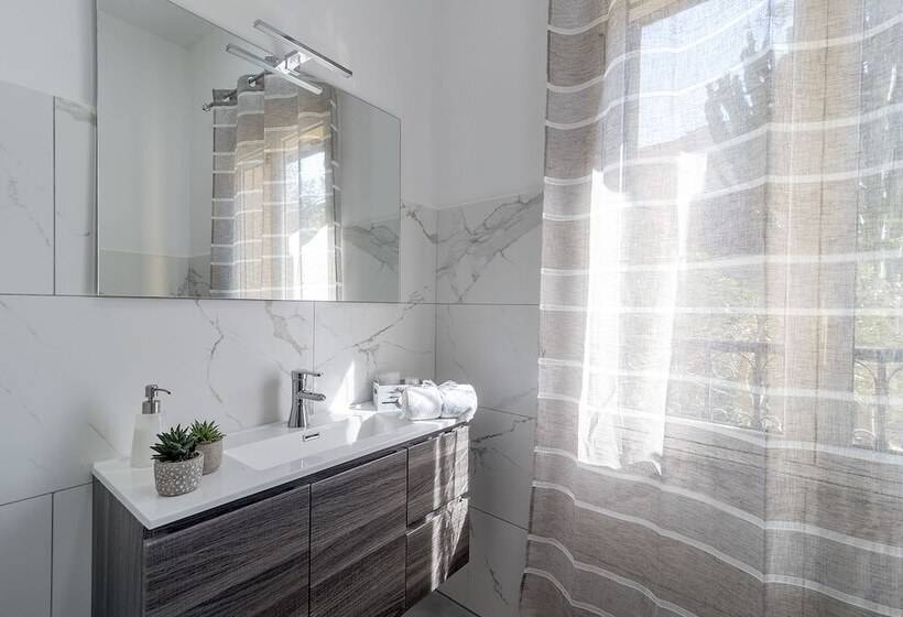 King Arthur's Houses