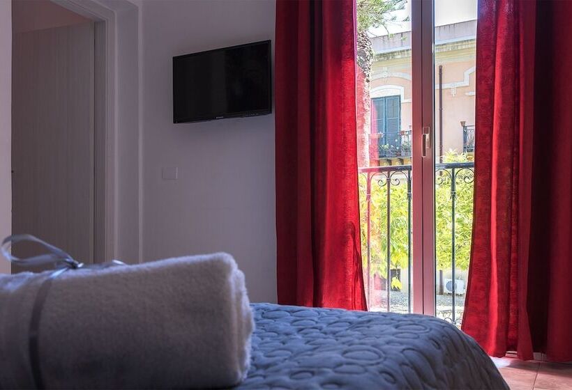 King Arthur's Houses