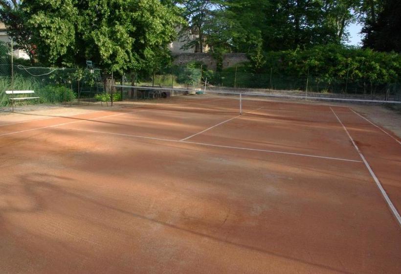 호텔 Hôtel Restaurant La Source