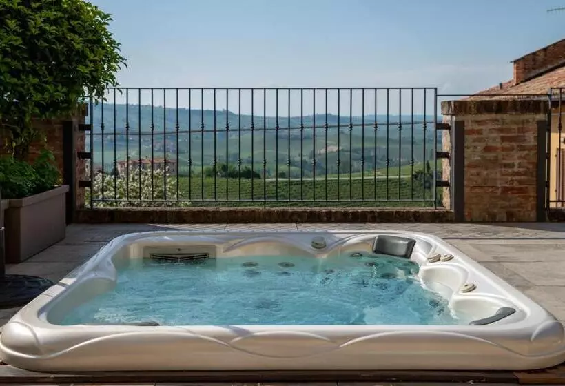 בית מלון כפרי Le Torri   Castiglione Falletto