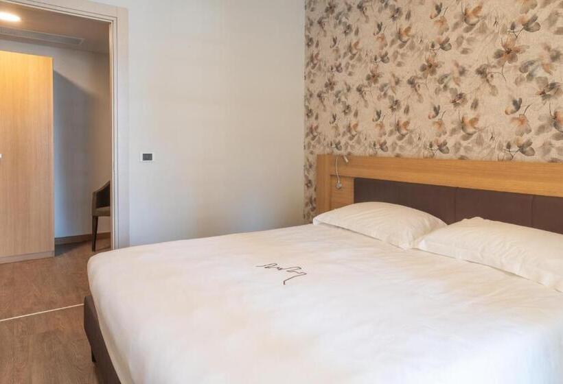 Отель Le Torri Castiglione Falletto