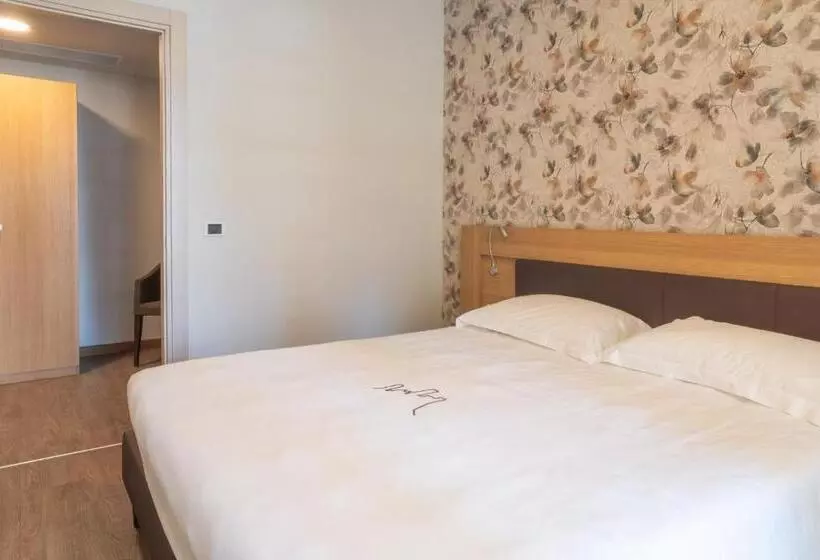 בית מלון כפרי Le Torri   Castiglione Falletto