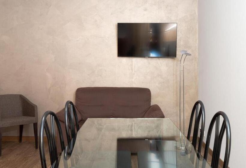 Отель Le Torri Castiglione Falletto