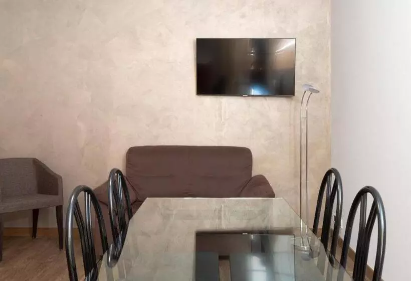 בית מלון כפרי Le Torri   Castiglione Falletto