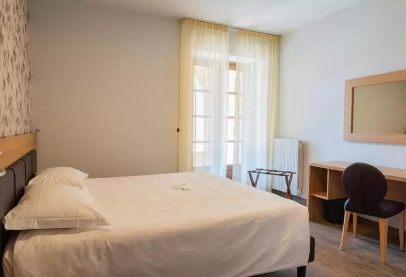 בית מלון כפרי Le Torri   Castiglione Falletto