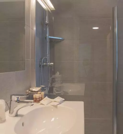 בית מלון כפרי Le Torri   Castiglione Falletto