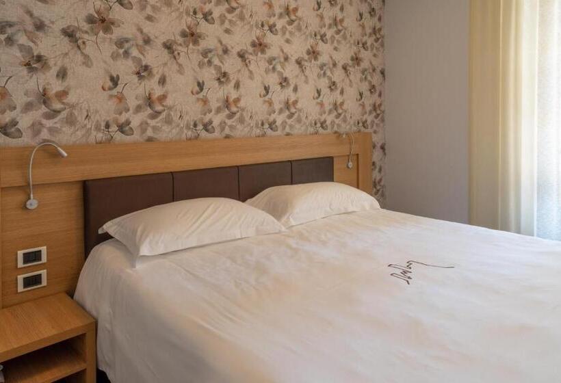 Отель Le Torri Castiglione Falletto