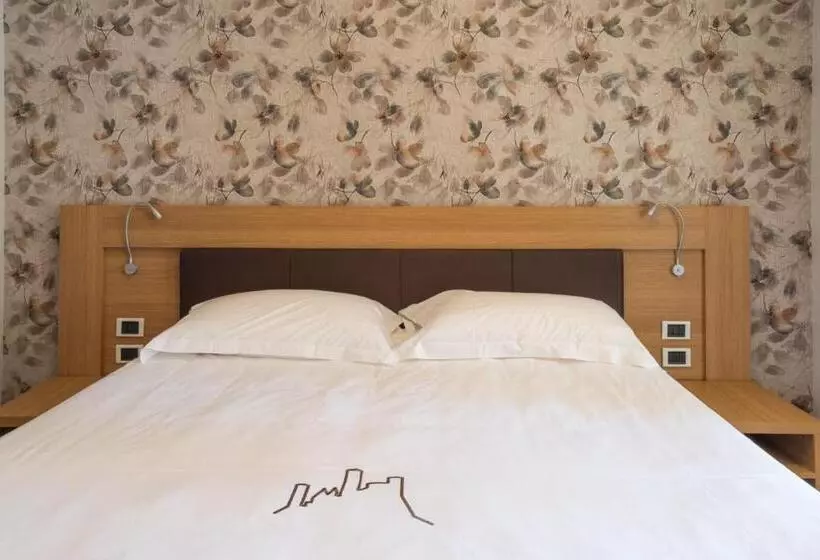 בית מלון כפרי Le Torri   Castiglione Falletto