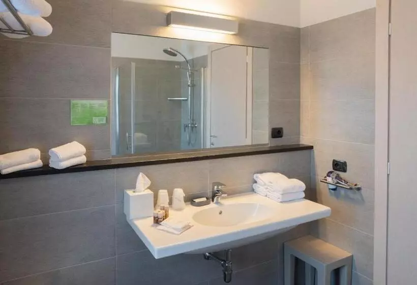 בית מלון כפרי Le Torri   Castiglione Falletto